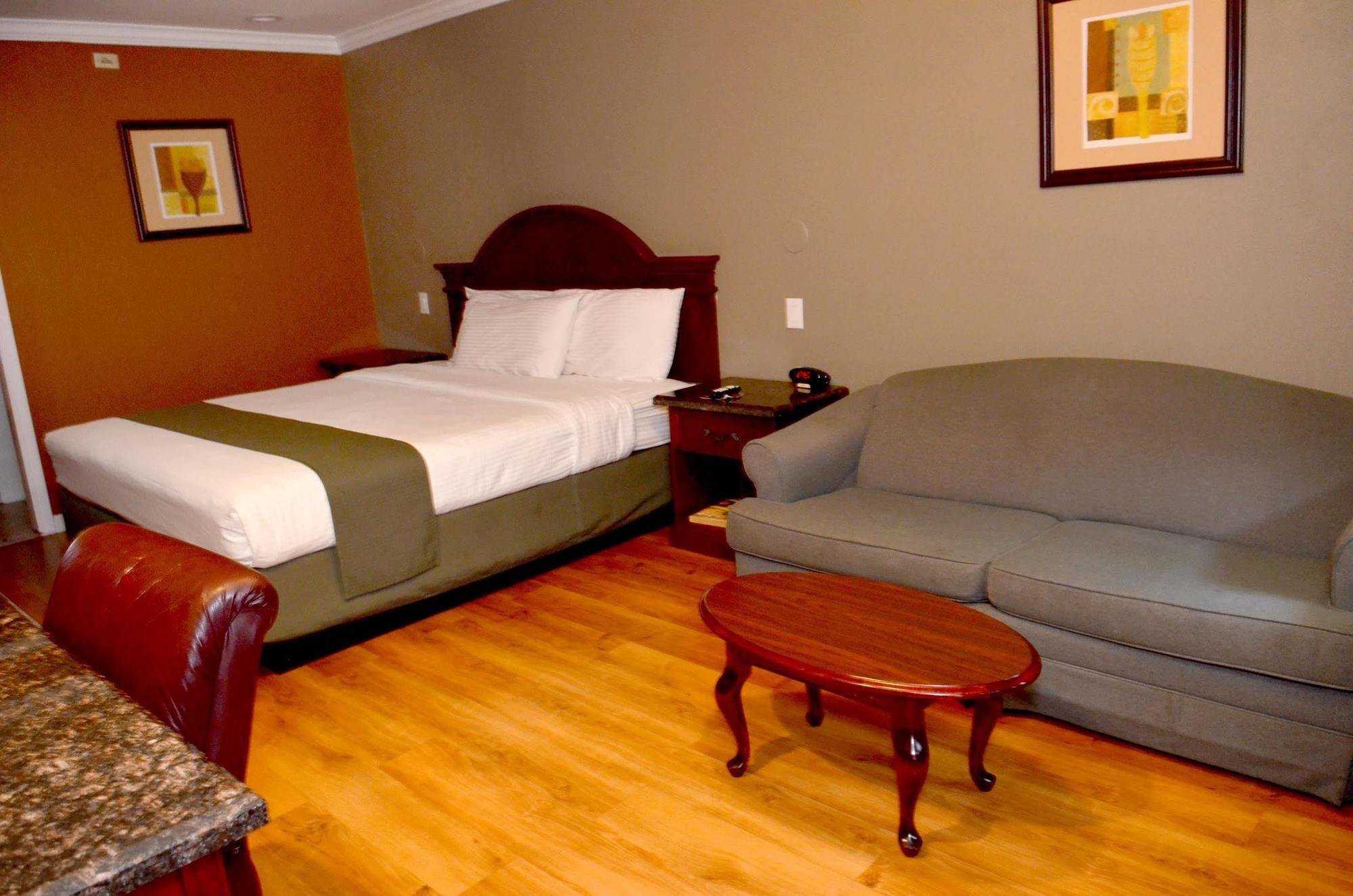 Dynasty Hotel 2*