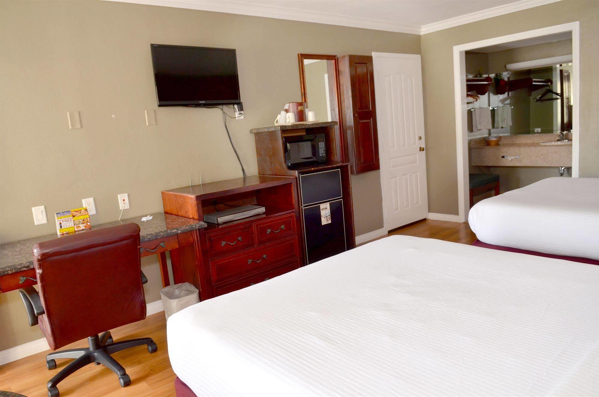 Dynasty Hotel 2*