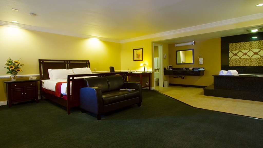 Dynasty Hotel 2*